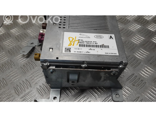 Радио/ проигрыватель CD/DVD / навигация