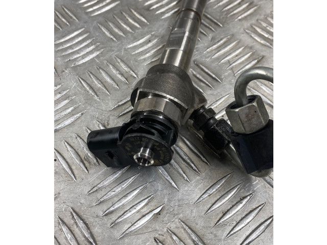 Форсунка 05L130277N    Audi A6 S6 C4 4A   