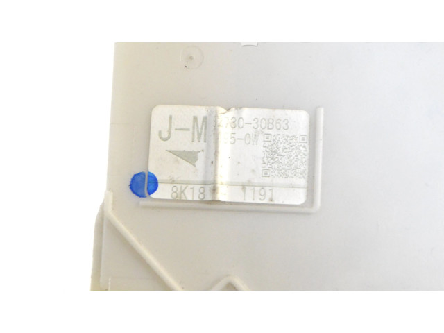   Pojistková skříňka 8273030B63   Lexus GS 300 350 430 450H 2009