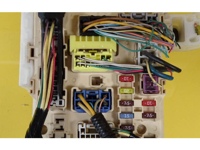 Блок предохранителей 89221-0F010, 892210F010 Toyota Corolla Verso AR10