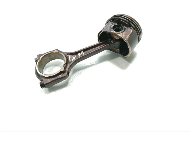  Поршень с шатуном    Ford Ka  