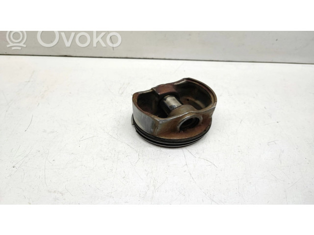 Píst BMW 5 E60 E61 pro benzínový motor 2.5 M54B25