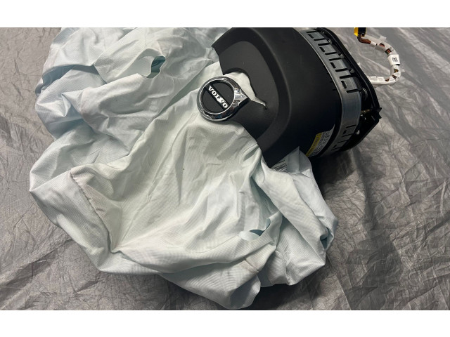 Подушка безопасности водителя 31690213   Volvo V60