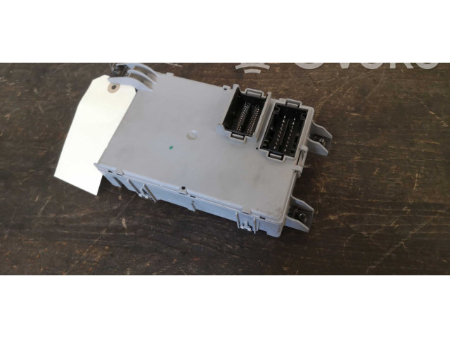 Блок предохранителей 28400319, 00519383540 Opel Combo D