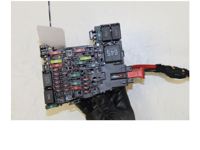 Блок предохранителей Audi Q3 F3