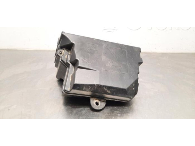 Блок предохранителей     Dacia Jogger    