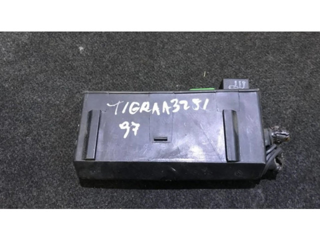 Блок предохранителей  90560473, 0831312   Opel Tigra A    