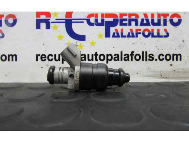 Форсунка MR988977 Mitsubishi Colt CZ3