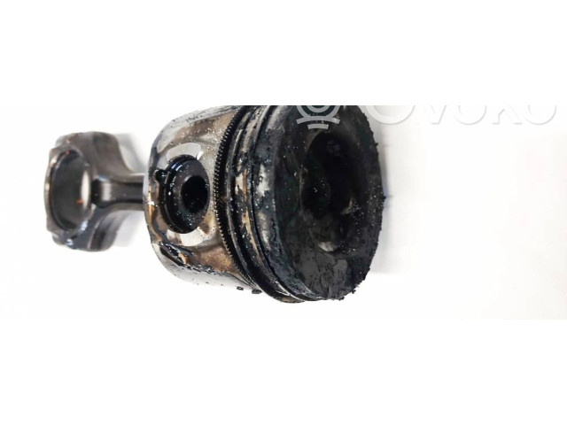 Píst Volkswagen PASSAT B5.5