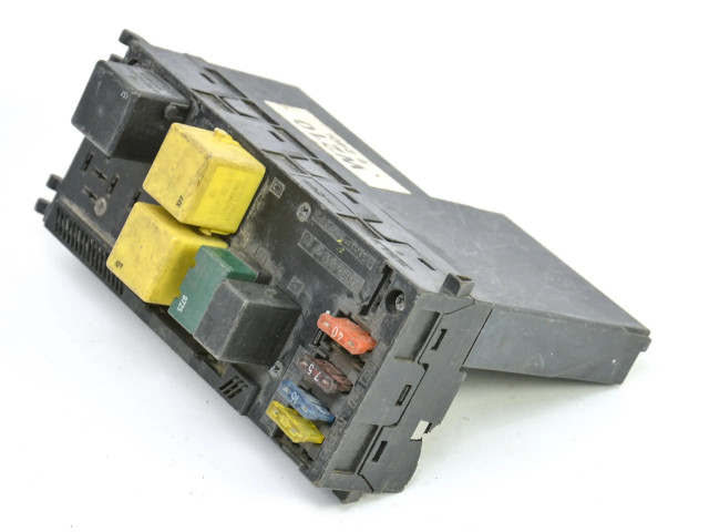 Pojistková skříňka 0025452701 Mercedes-Benz E W210 1995