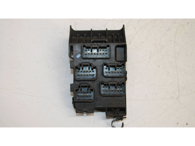 Блок предохранителей 8273405030 Toyota Corolla Verso E121