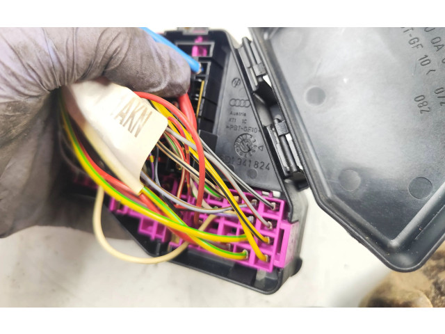   Pojistková skříňka 8D1941824   Volkswagen Bora 2002