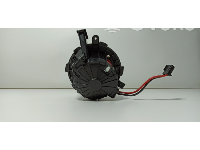 Вентилятор печки    8T1820021   Audi Q5 SQ5