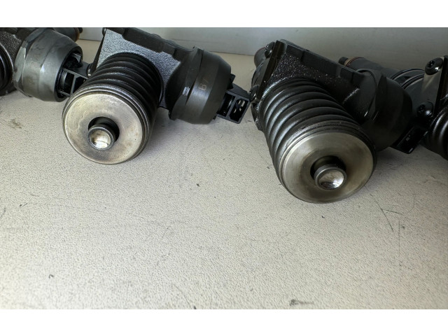 Комплект форсунок 038130073AG, 0414720215    Volkswagen Touran I   