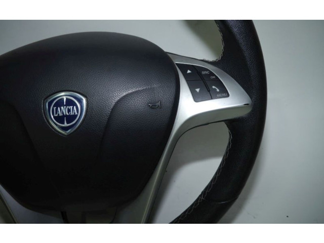 Руль Lancia Delta   -  года       