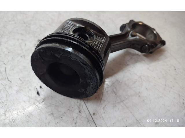 Píst Nissan Navara D22