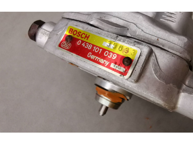 Топливная рампа 0438101039 Audi 80 90 B3