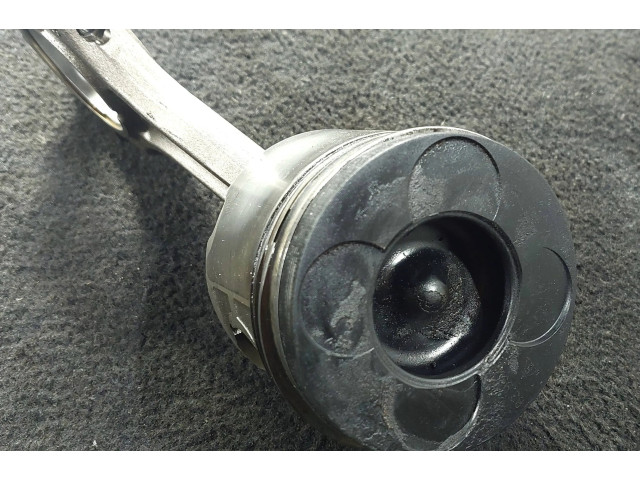 Píst BMW X5 E53 pro naftový motor 3.0