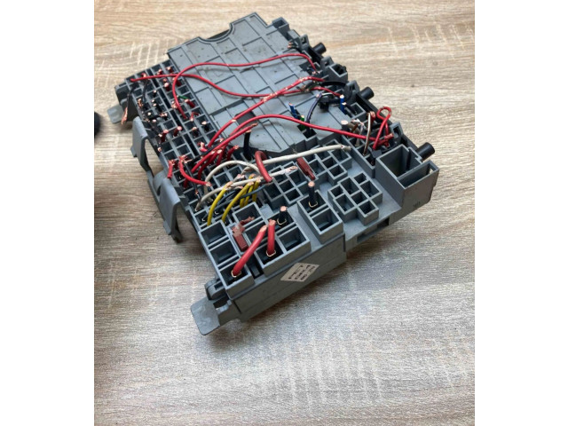 Pojistková skříňka 90504534, Noplugsocket Opel Vectra B 1996