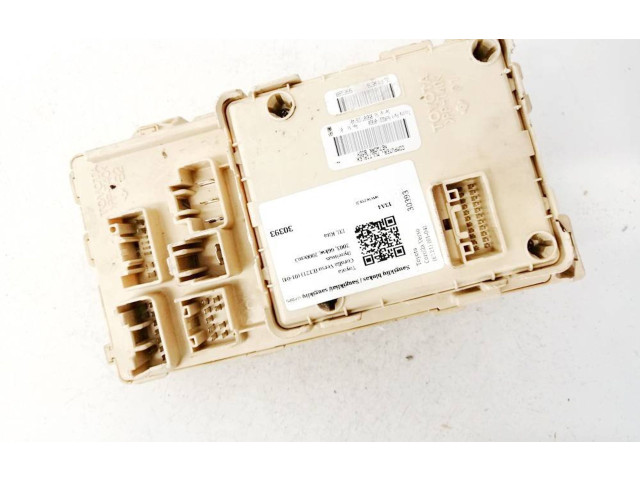 Блок предохранителей  892210f020, 89221-0f020   Toyota Corolla Verso AR10    