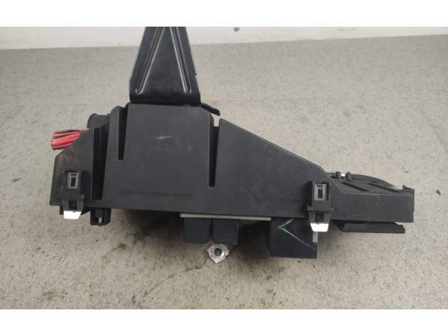 Блок предохранителей     Volvo S80    