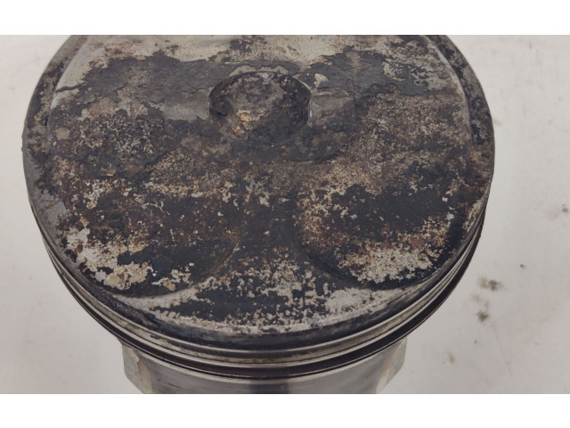 Поршень с шатуном       Ford F150   -  года   