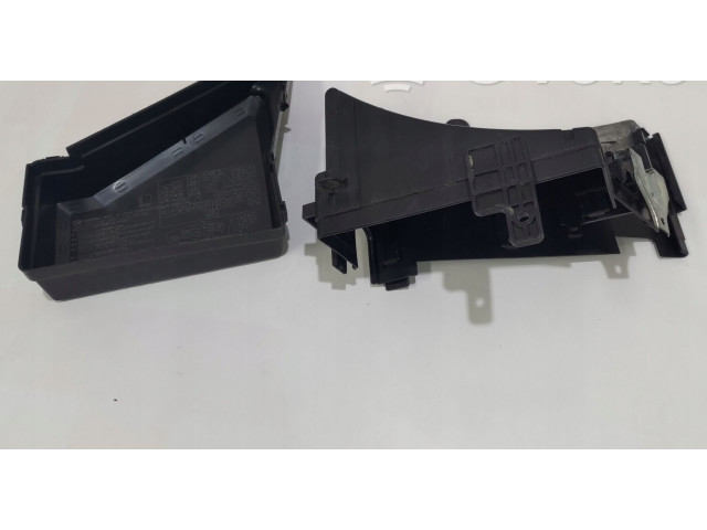 Блок предохранителей     Subaru Forester SJ    