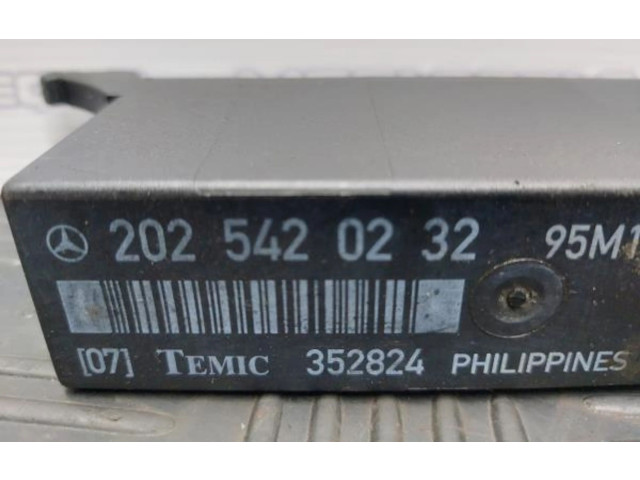 Pojistková skříňka 2025420232 Mercedes-Benz C W202 1995