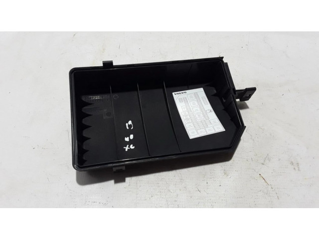 Крышка блока предохранителей 31473868 Volvo XC40