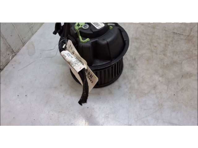 Вентилятор печки 272106020R Dacia Duster