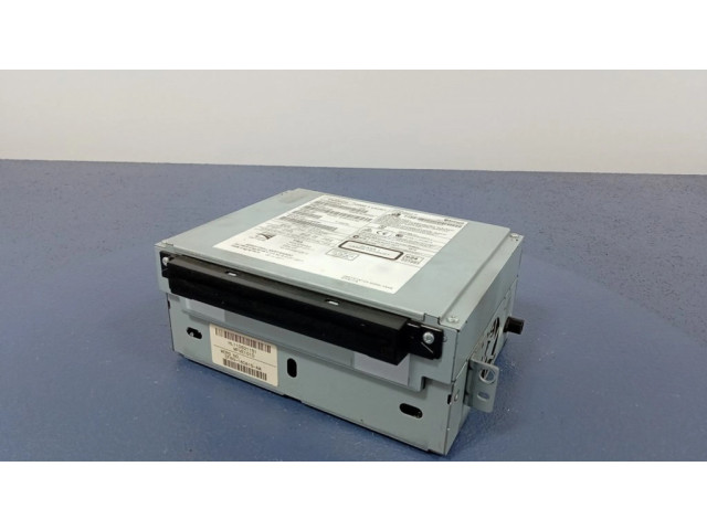 Радио/ проигрыватель CD/DVD / навигация