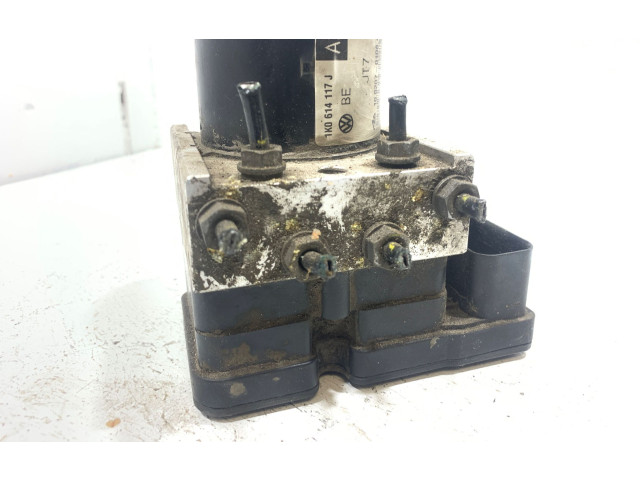 Блок АБС 1K0907379P, 00009496E5 Skoda Octavia Mk2 (1Z) 2004 - 2013 года