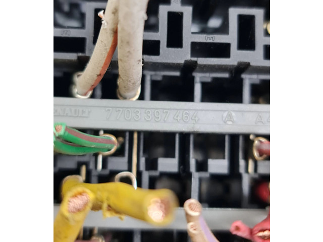 Блок предохранителей 7703397464, 7703297597 Renault Clio II