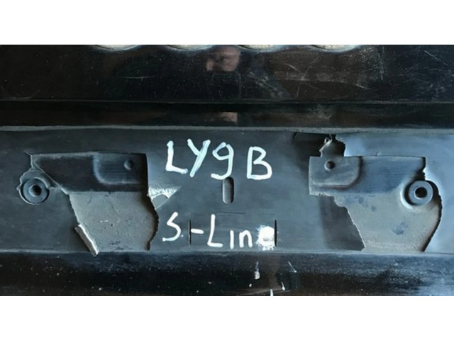 Задняя крышка (багажника)