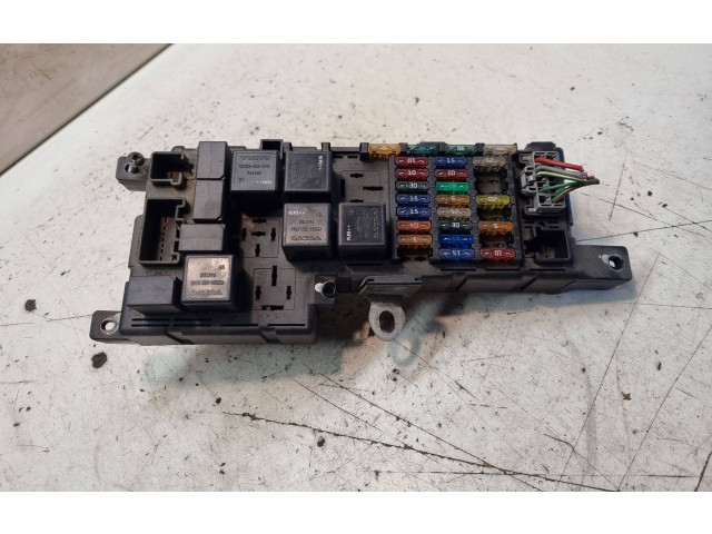 Блок предохранителей 8678449, 518828017 Volvo V70