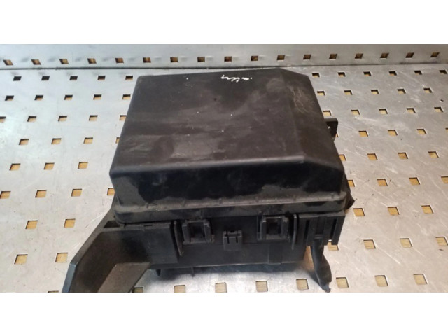 Блок предохранителей MR587816 Mitsubishi Grandis