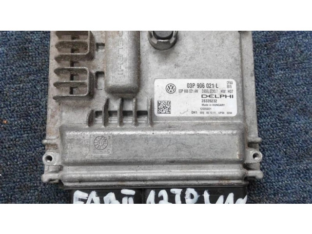 Řídící jednotka 03P906021L Skoda Fabia Mk2 (5J) 2011