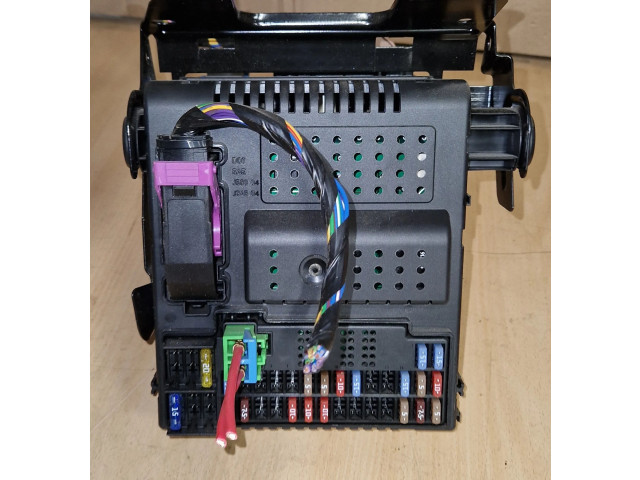 Блок предохранителей 30786889   Volvo V70    