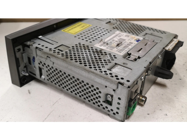 Радио/ проигрыватель CD/DVD / навигация