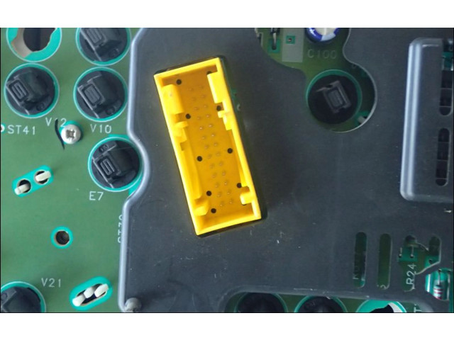 Панель приборов    Citroen Xantia       