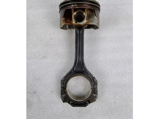 Píst 823M276   Mercedes-Benz C AMG W205     