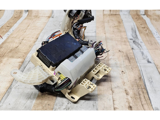   Pojistková skříňka 8264133080, 2323000041   Lexus ES 250 - 300 - 330 1997