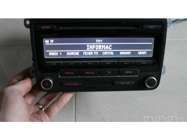 Радио/ проигрыватель CD/DVD / навигация