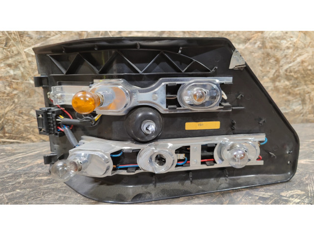 Держатель крышки лампы заднего фонаря