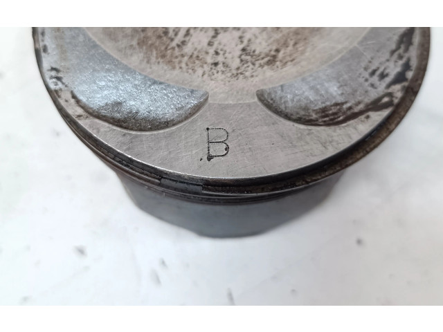 Píst Subaru Outback (BT)