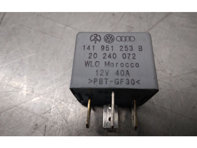 Блок предохранителей 141951253B   Audi A3 S3 8L    