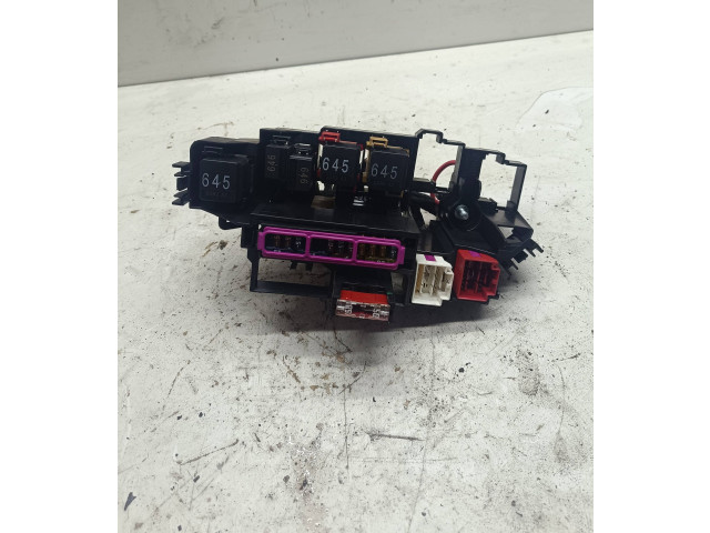 Блок предохранителей Audi Q5 SQ5