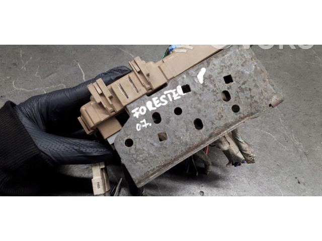 Pojistková skříňka jb200400 KIA Carnival 2010