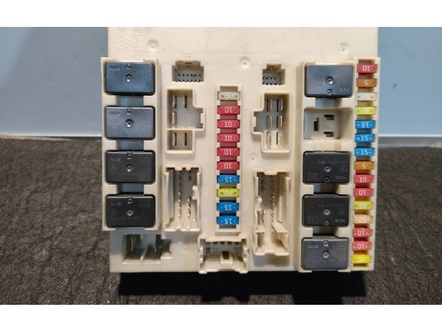 Блок предохранителей  6105, 233293D   Renault Clio III    
