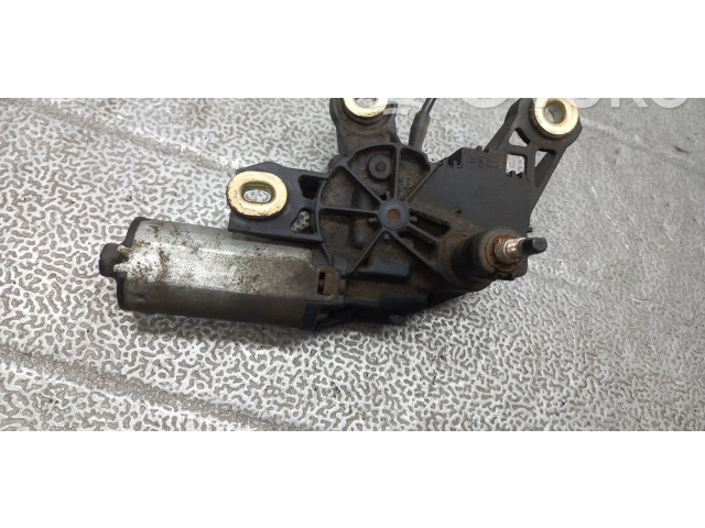 Двигатель стеклоочистителя заднего стекла    Volkswagen PASSAT B5